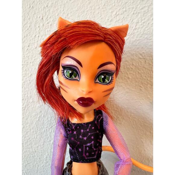 Monster High Doll Coffin Bean Toralei Stripe - Picture 1 of 7